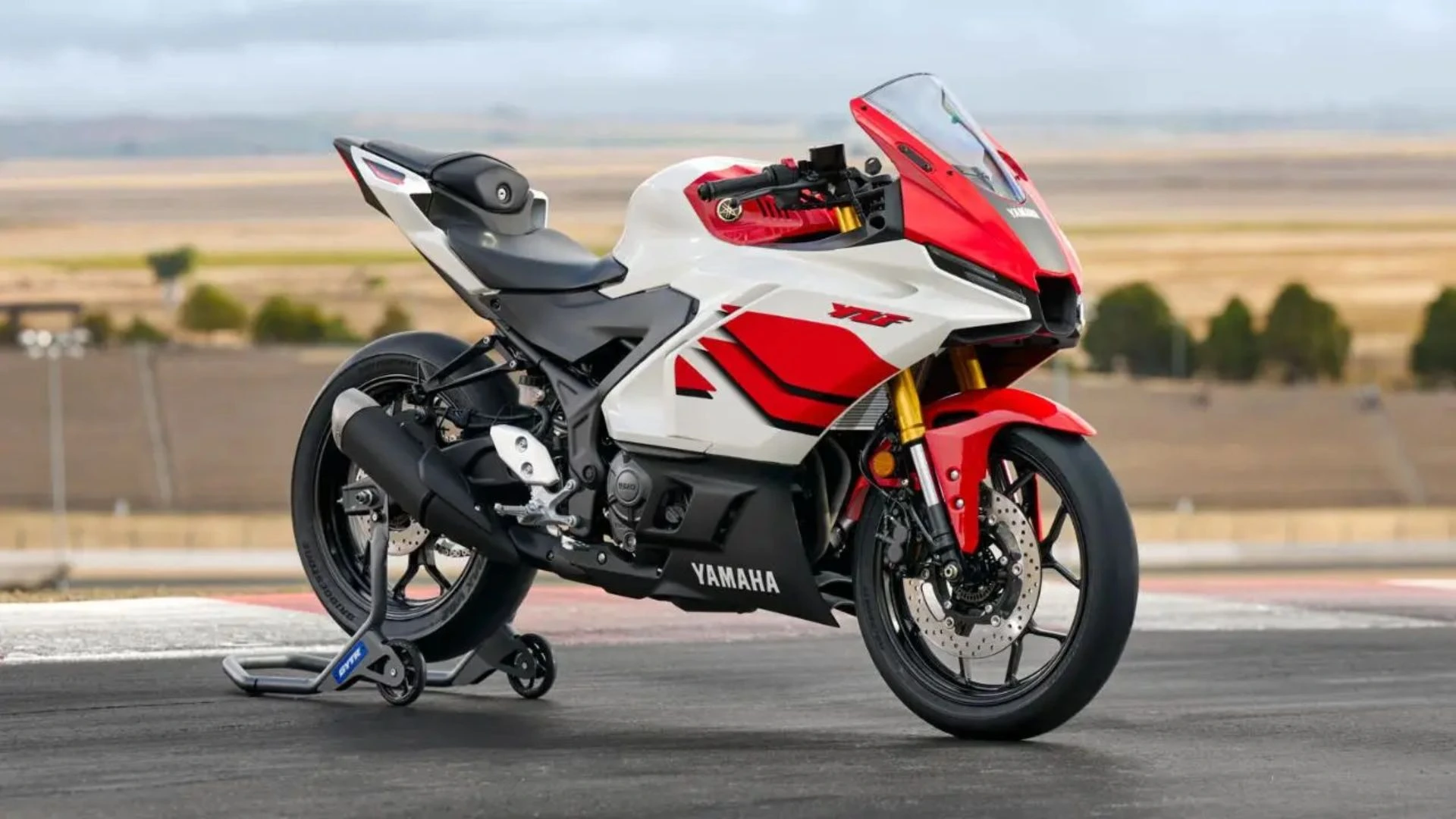 Yamaha R15 and Yamaha R3 70th Anniversary Editions Revealed